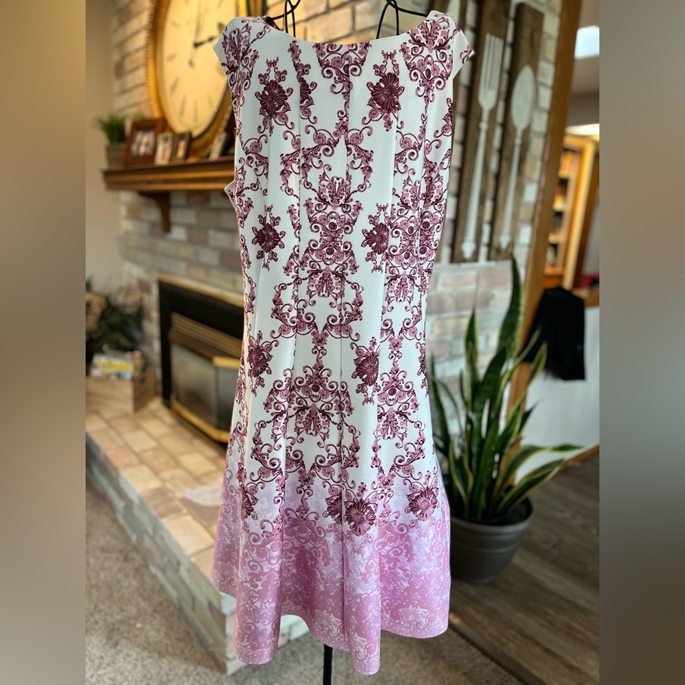 Gabby Skye Sleeveless Floral Bar Neck Fit&Flare Dress Great Zipper detail 20W